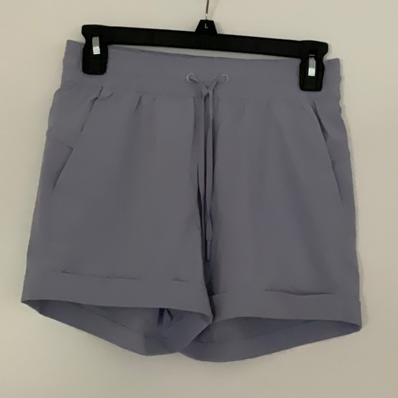 Lululemon shorts size 4 - Picture 1 of 3